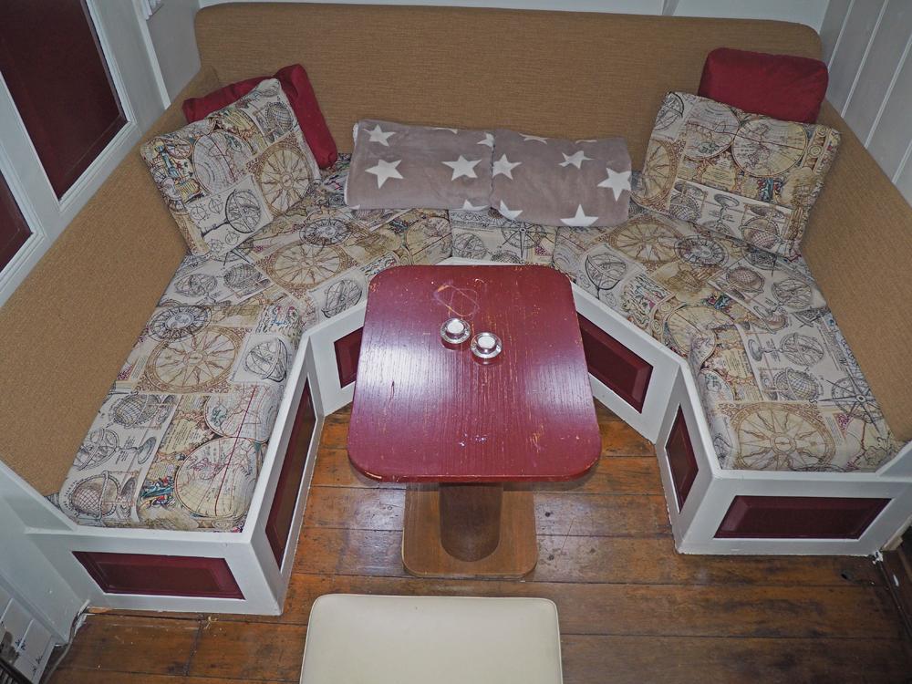 Aft cabin, Accommodation